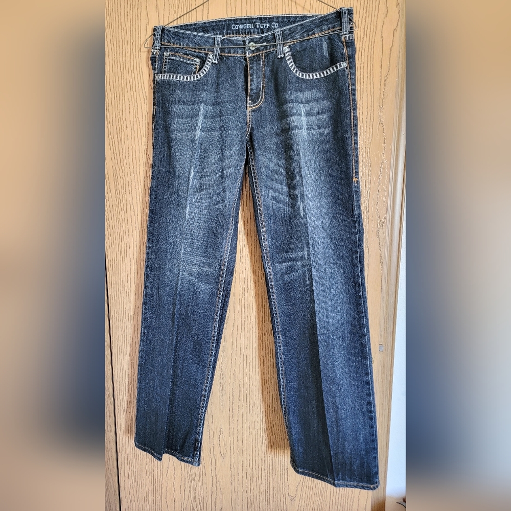 Cowgirl Tuff size 33x33